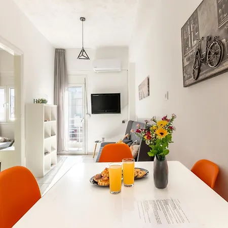 Апартаменти Cozy - 100m From The Beach *